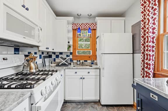 Surf Side!  Updated Wellfleet cottage (Cliffside) by the sea!  (CS0056) - Image 5