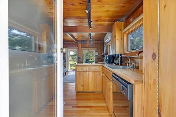Iconic mid-century modern cottage, (Silver Sands) part of Surf Side cottages! - Image 4