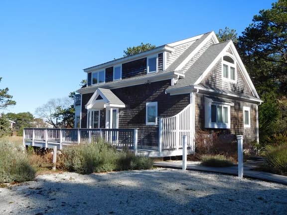 Attractive 3BR Cape Home Close to Indian Neck Beach (1430) - Image 1
