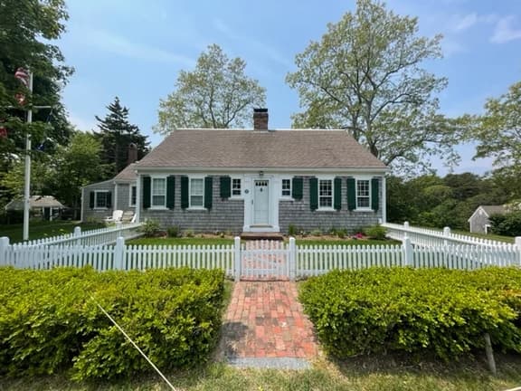 Come Enjoy this Lovely In-Town Home! (1355) - Image 1
