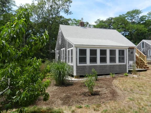 Renovated 2BR Cottage, Your Front Row Seat to the Sea (1553) - Image 1