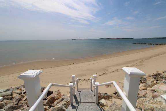 Beach Front Cottage With Spacious Deck (1465) - Image 1