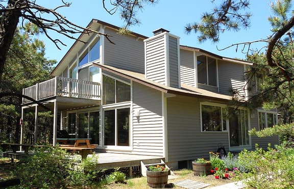Bright and Spacious Near Beaches on Lt. Island (1694) - Image 1