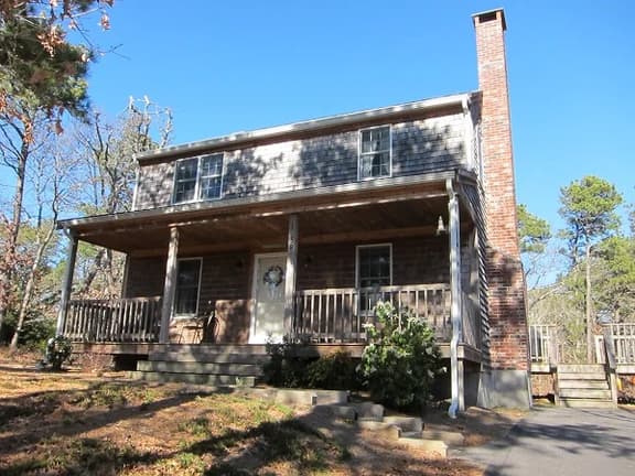 Bright & Open Contemporary Home (1714) - Image 1