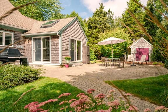 Beautifully Decorated 3BR Cape - Less than .5 miles to Beach! (1945) - Image 1