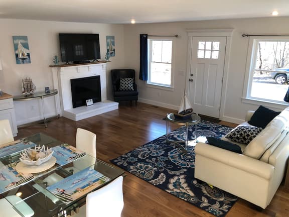 Recently Renovated - Like NEW!! Bright & Open Floorplan (2434) - Image 1