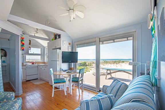 Beautiful 1 bedroom cottage on the beach! RPSH008 - Image 1