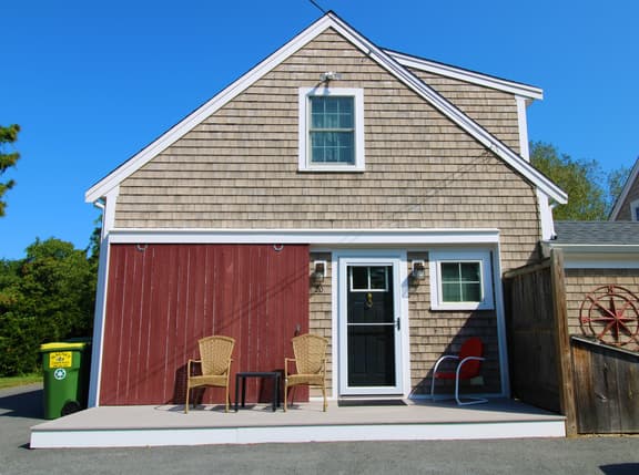 Custom Spacious Apartment (2285) - Image 1
