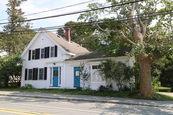 Cape Cod Gem With Accessibility To Down Town Main Street (2347) - Image 1