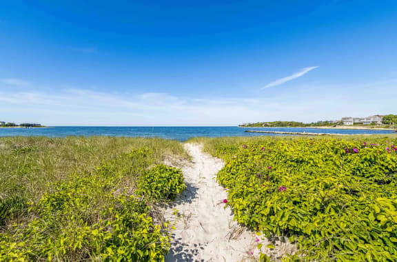 Beach House On New Silver Beach! RPLO027 - Image 1