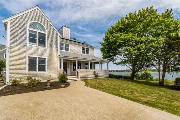 Quintessential Cape Cod home on Great Pond RPLO026 - Image 1